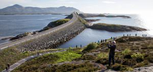 Gruppe fra Hurtigruten på tur til Atlanterhavsveien